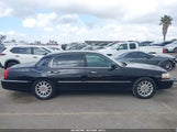 Lincoln Town Car Signature 1LNHM81V97Y623088 снимка