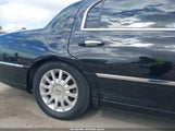 Lincoln Town Car Signature 1LNHM81V97Y623088 photo