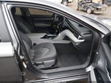 Toyota Camry Le 4T1B11HK5KU220601 photo