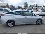 Toyota Prius Two JTDKBRFU8J3581474 снимка