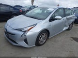 Toyota Prius Two JTDKBRFU8J3581474 снимка