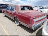 Lincoln Town Car Signature 1LNBM82F0JY718613 photo