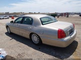 Lincoln Town Car Signature 1LNHM81W95Y658316 снимка