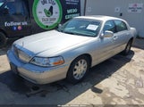 Lincoln Town Car Ultimate 1LNHM83WX4Y680658 снимка