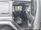 Jeep Wrangler Unlimited Sahara 4X4 1C4HJXEG2JW166646 снимка
