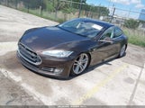 Tesla Model S 5YJSA1DN6DFP11498 fotografie