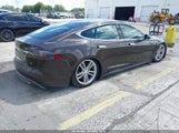 Tesla Model S 5YJSA1DN6DFP11498 fotografie
