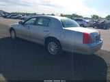 Lincoln Town Car Signature 1LNHM82W13Y633826 снимка