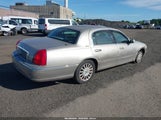Lincoln Town Car Signature 1LNHM82W13Y633826 fotografie