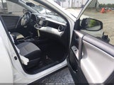 Toyota Rav4 Xle JTMWFREV5HJ720692 fotografie