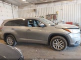 Toyota Highlander Le V6 5TDBKRFH4ES051803 photo