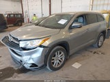 Toyota Highlander Le V6 5TDBKRFH4ES051803 photo