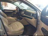 Toyota Highlander Le V6 5TDBKRFH4ES051803 photo