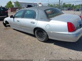 Lincoln Town Car Signature 1LNFM82W1WY656499 fotografie
