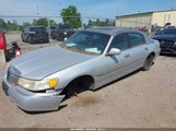 Lincoln Town Car Signature 1LNFM82W1WY656499 снимка
