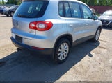 Volkswagen Tiguan S WVGBV7AX0AW527870 photo