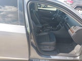 Volkswagen Passat 2.0L Tdi Sel Premium 1VWCV7A3XFC056063 photo