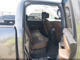 Nissan Titan Platinum Reserve 4X4 1N6AA1EDXMN528394 fotografie