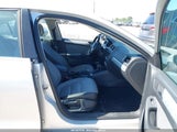 Volkswagen Jetta Hybrid Sel 3VW637AJ1DM225903 снимка