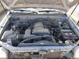 Toyota Tundra Sr5 V8 5TBRT3412YS052072 fotografie