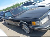 Lincoln Town Car Signature/Tournament 1LNLM82W5RY640605 снимка