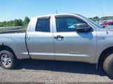 Toyota Tundra Grade 5.7L V8 5TFUW5F12AX122722 fotografie