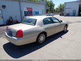 Lincoln Town Car Signature Limited 1LNHM82W17Y608673 photo