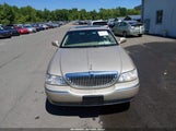 Lincoln Town Car Signature Limited 1LNHM82W17Y608673 fotografie