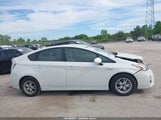 Toyota Prius Three JTDKN3DU4B0329263 photo