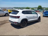 Volkswagen Taos 1.5T Se 3VVEC7B21SM026063 photo