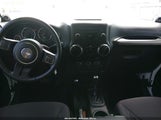 Jeep Wrangler Unlimited Sport 1C4BJWDG9EL218802 fotografie