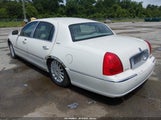 Lincoln Town Car Signature 1LNHM82W83Y703242 fotografie