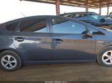 Toyota Prius Two JTDKN3DU2D1672781 photo