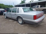 Lincoln Town Car Signature/Spinnaker 1LNLM82W5SY689096 fotografie