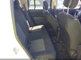 Jeep Patriot Latitude 1C4NJPFA5GD588752 fotografie