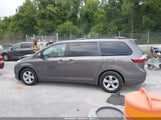 Toyota Sienna Le 8 Passenger 5TDKZ3DC1HS877254 fotografie