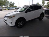 Toyota Rav4 Le 2T3BFREV0JW772995 снимка