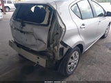 Toyota Prius C Two JTDKDTB38E1573610 fotografie