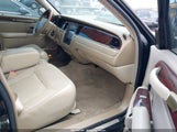 Lincoln Town Car Signature Limited 2LNBL8CV9BX751717 снимка