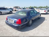 Lincoln Town Car Signature Limited 2LNHM82VX9X623540 снимка