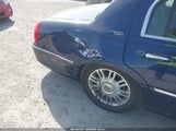 Lincoln Town Car Signature Limited 2LNHM82VX9X623540 снимка