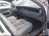 Lincoln Town Car Signature 1LNHM82W22Y650178 photo