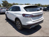 Lincoln Nautilus Standard 2LMPJ6J91PBL06063 снимка