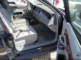 Lincoln Town Car Executive 1LJFM81W6YY808685 снимка