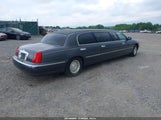 Lincoln Town Car Signature 1L1FM81W7YY761599 fotografie
