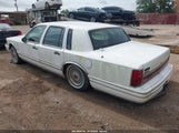 Lincoln Town Car Signature/Tournament 1LNLM82W5RY726366 снимка