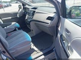 Toyota Sienna Le 5TDJK3DC8BS020842 fotografie