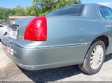 Lincoln Town Car Signature 1LNHM81W84Y606805 fotografie