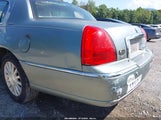 Lincoln Town Car Signature 1LNHM81W84Y606805 fotografie