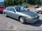 Lincoln Town Car Signature 1LNHM81W84Y606805 fotografie